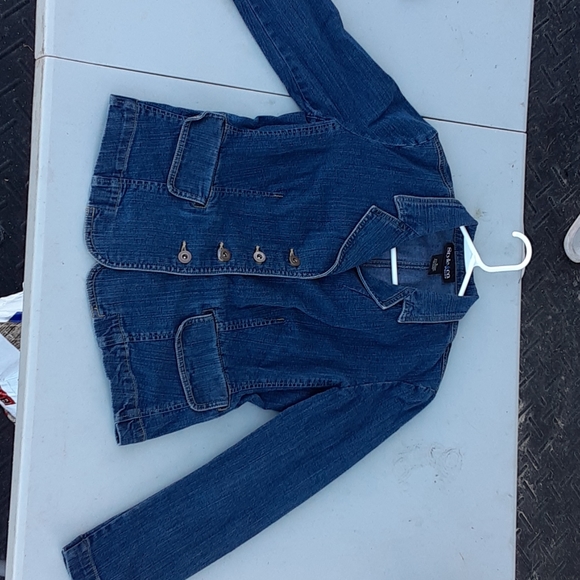 Jean jacket - Picture 1 of 7